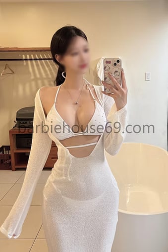 Angela — photo 11 of 11