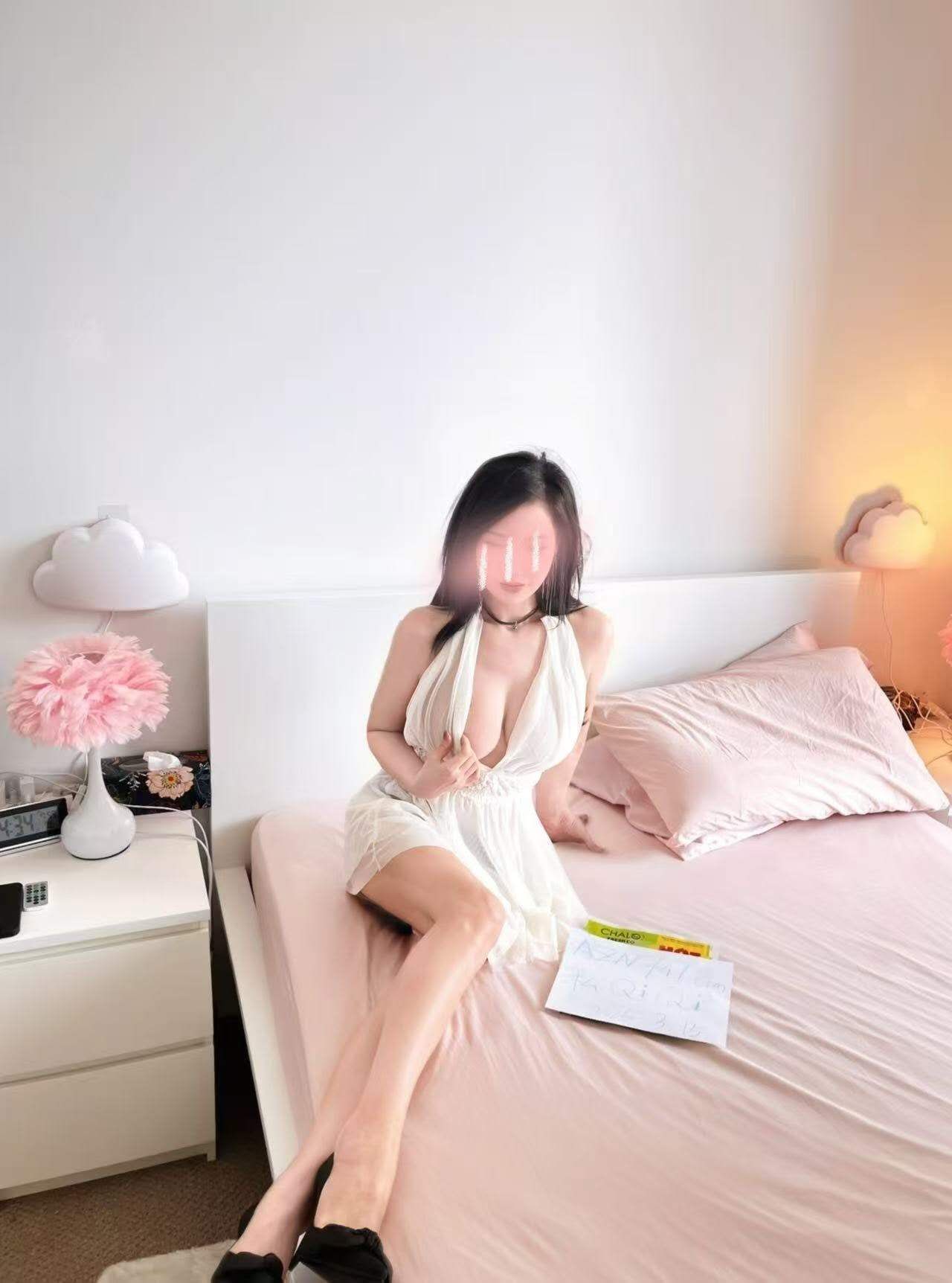 QiQi — photo 3 of 5