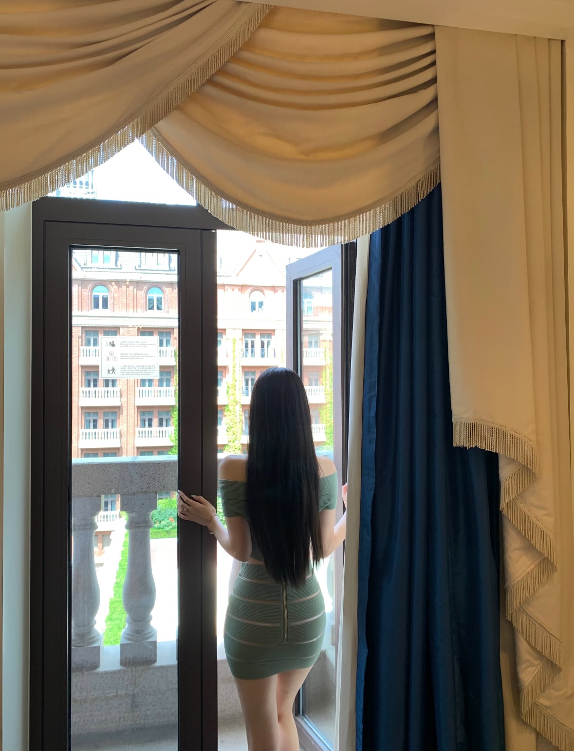 Anya — photo 3 of 4