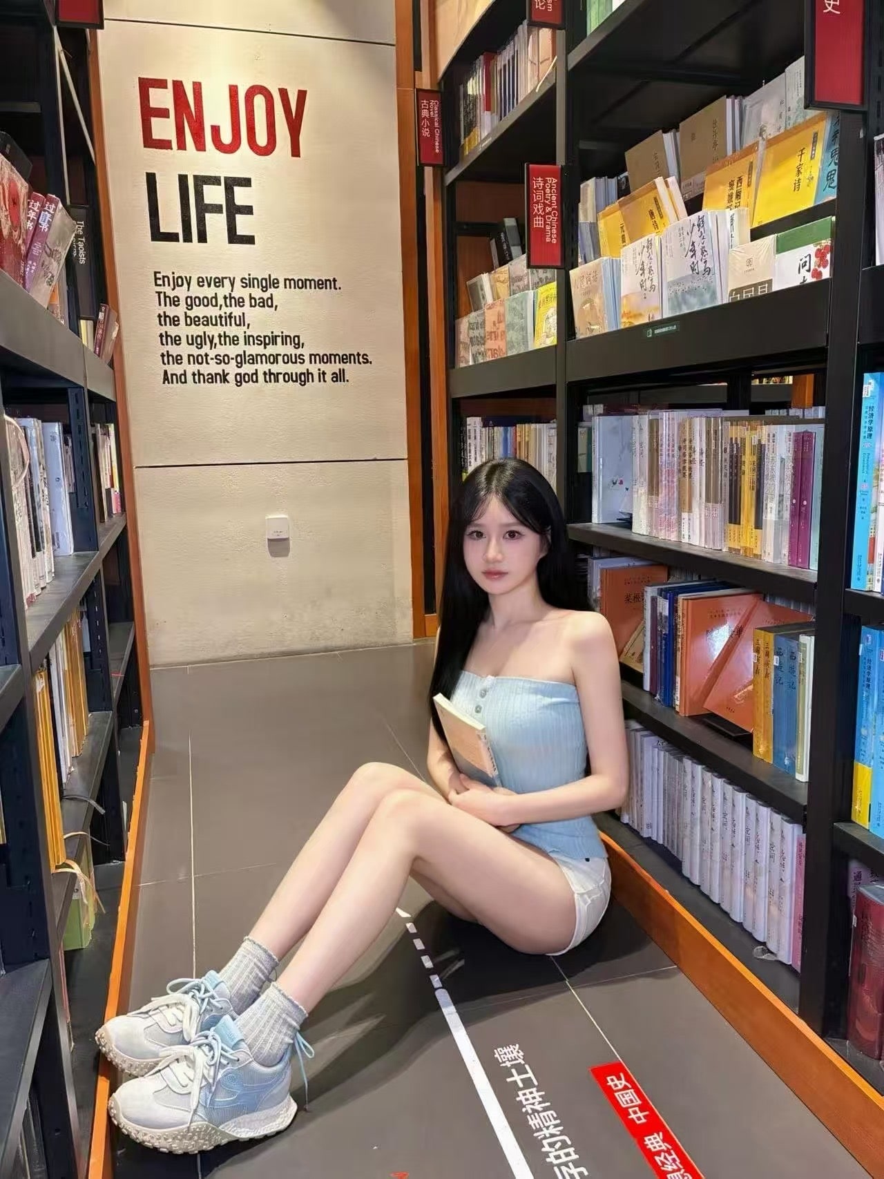 luna — photo 4 of 5