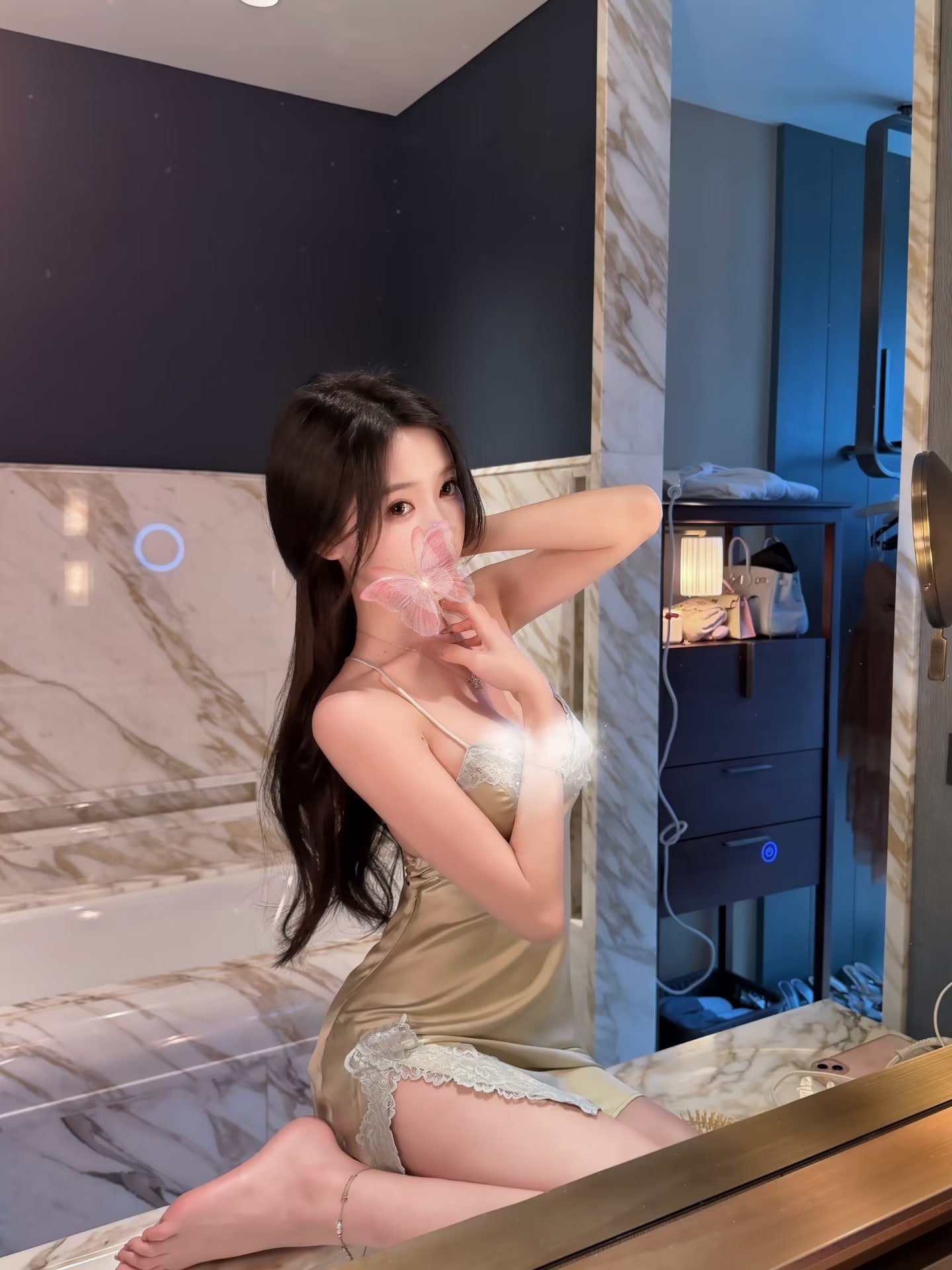 Alice at Fantastic Babe