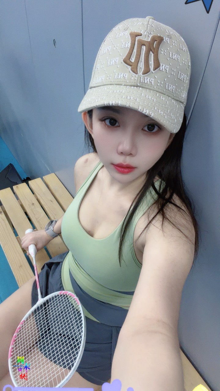 YiYi at In House VIP