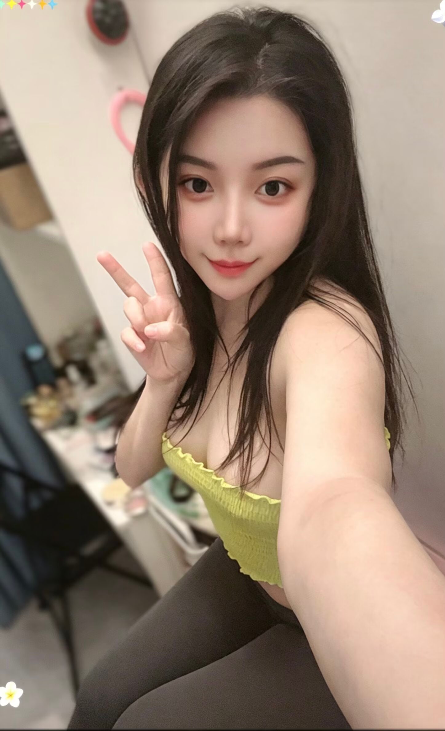 YiYi — photo 4 of 8