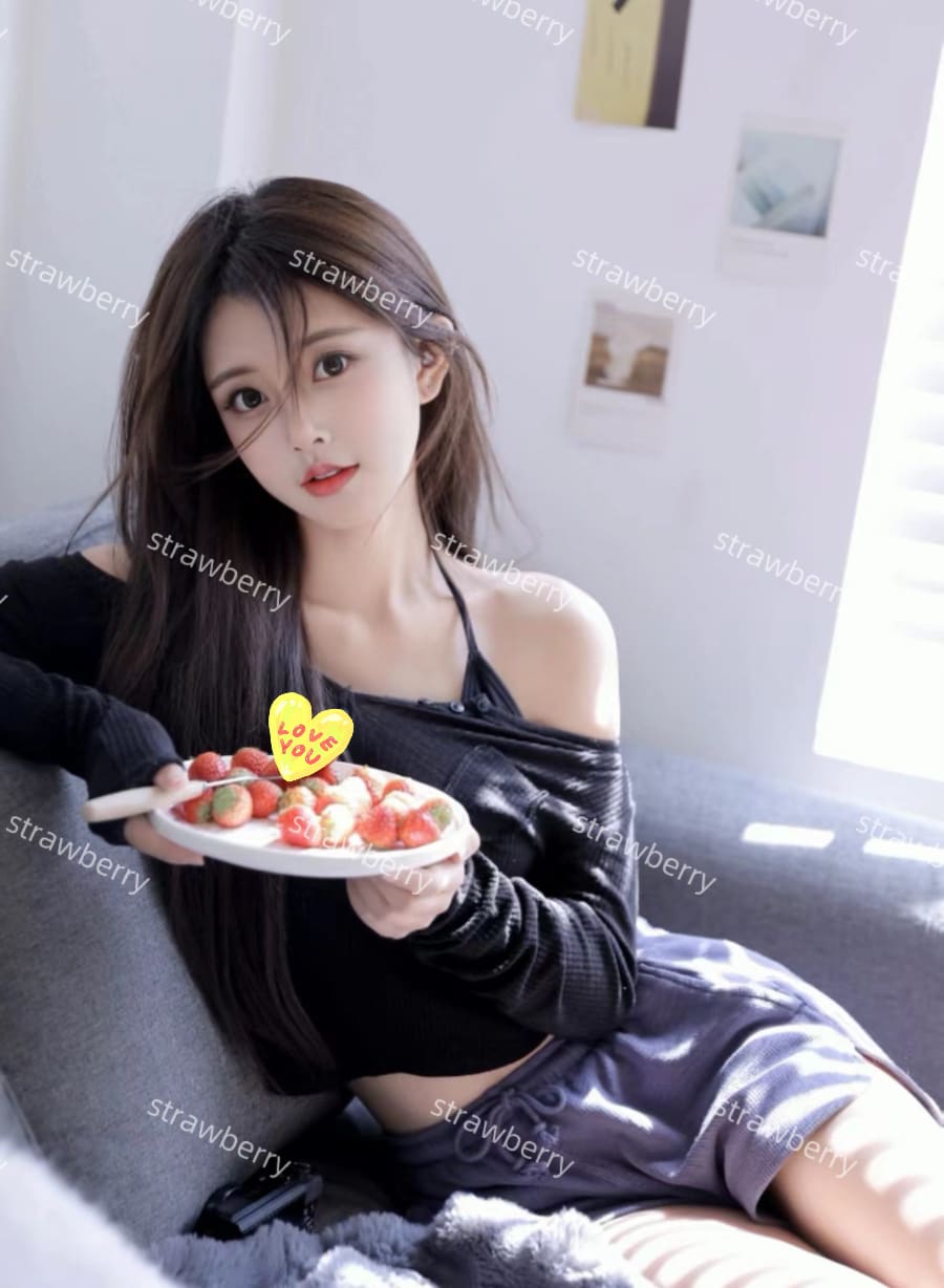 Camila — photo 3 of 3