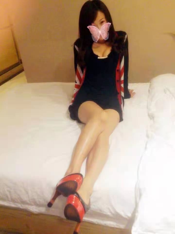 Anna — photo 2 of 2